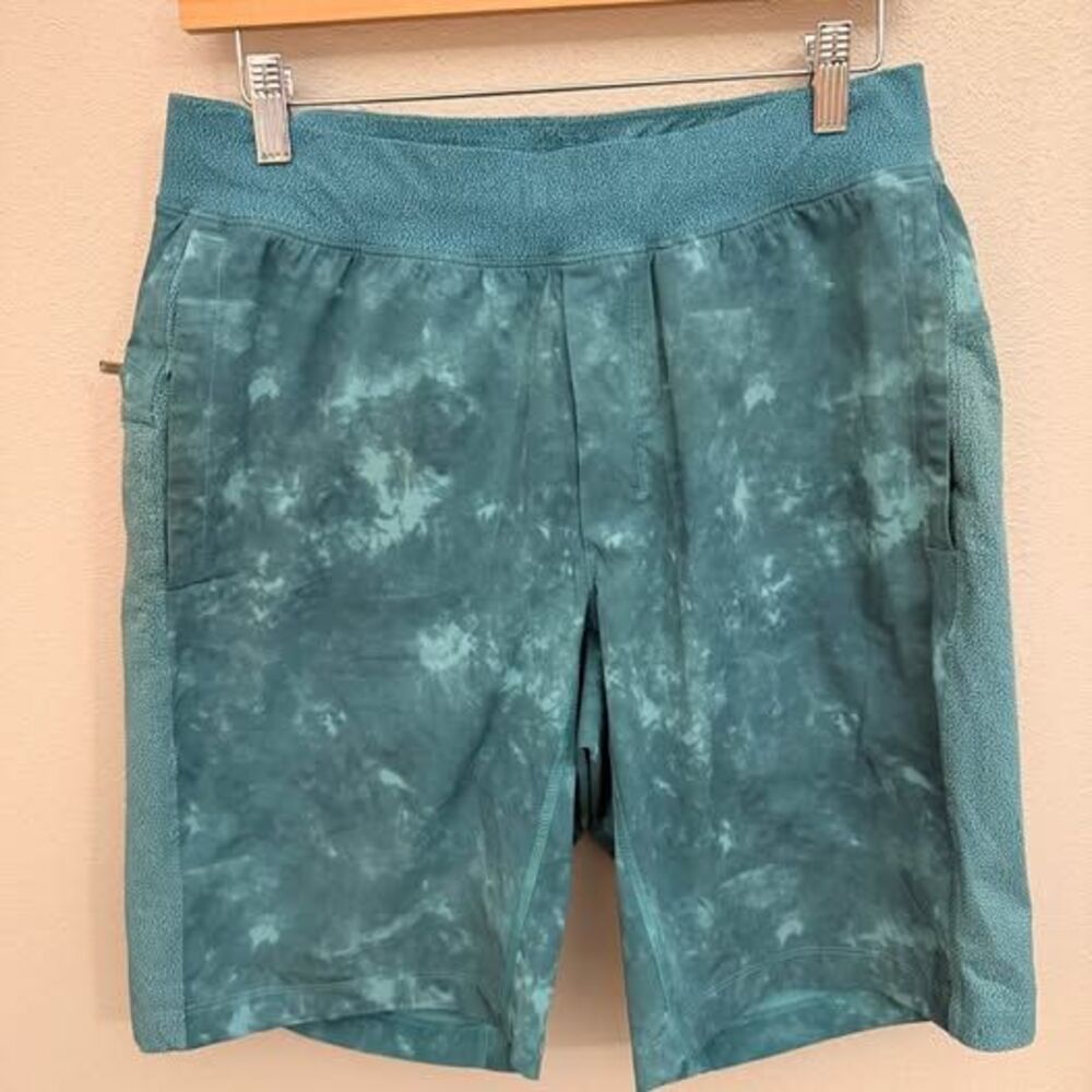 Lululemon T.H.E. The short liner teal tie dye men’s Bermuda shorts run athletic
